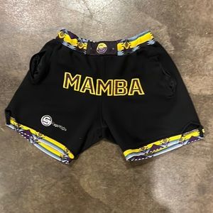 Size large fits like small or medium